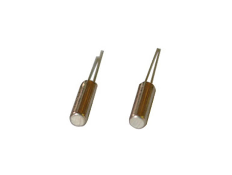 Columnar quartz crystal oscillator (epicrystal) 32.768KHz